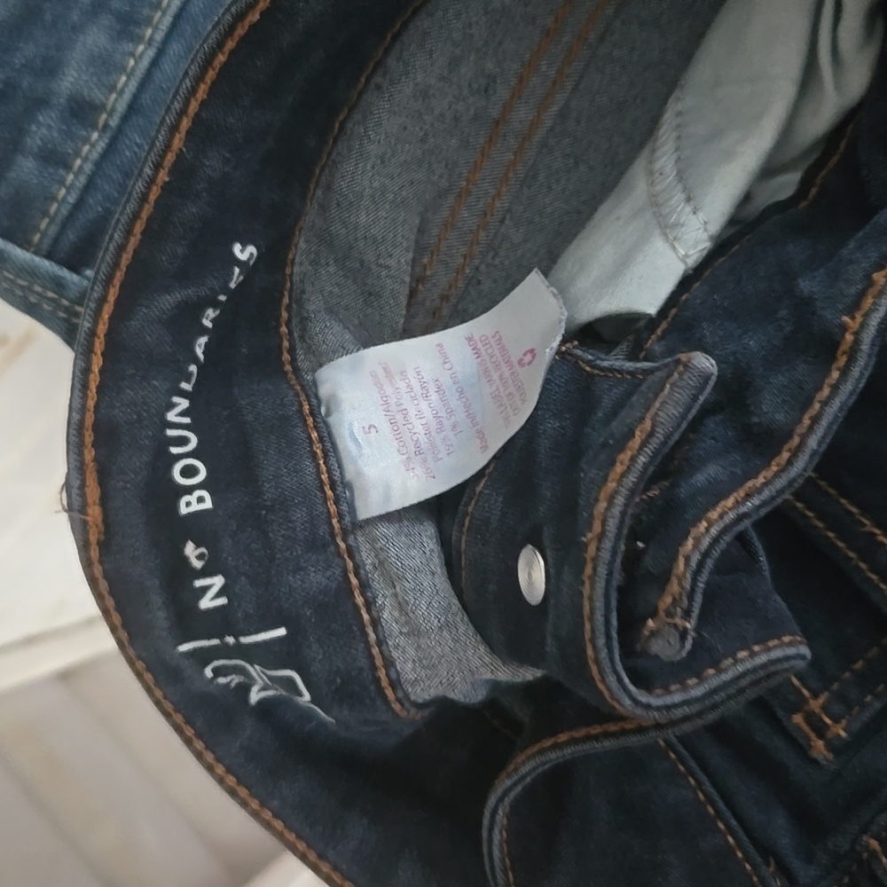 Bootcut size 5 dark wash